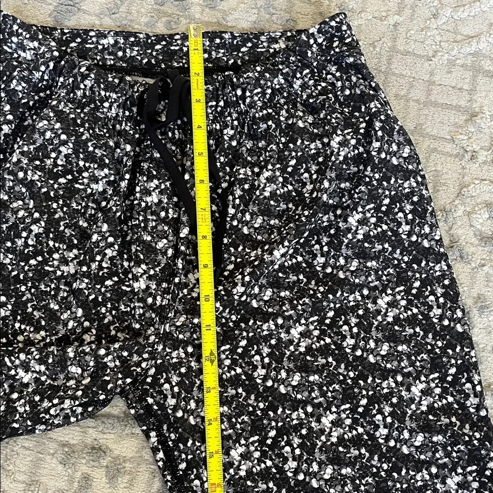 Lululemon Joggers Black and White Patterned Pants Dri fit material